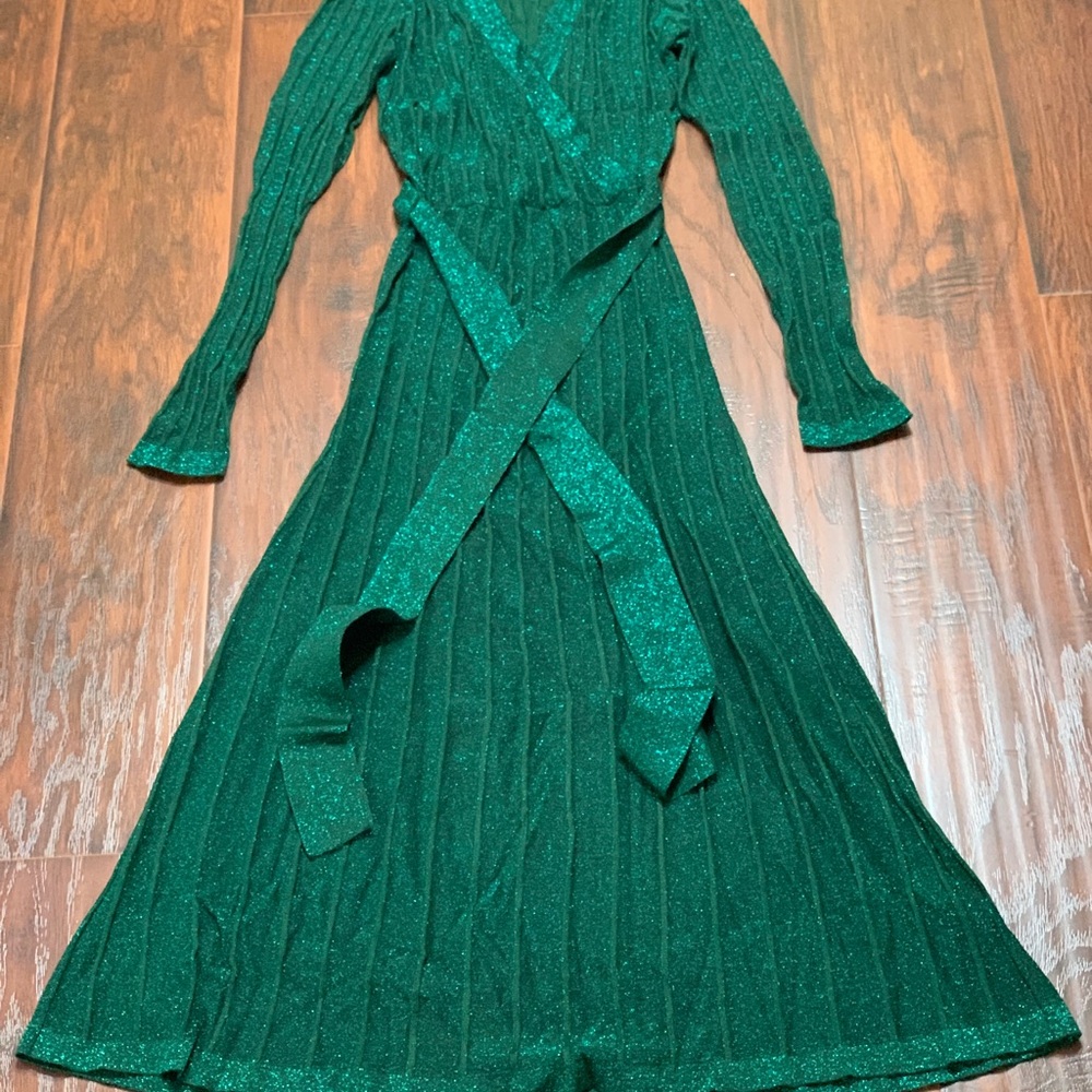 🆕 Elegant Green Dress